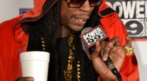 2 Chainz – Pour It Up (Remix)