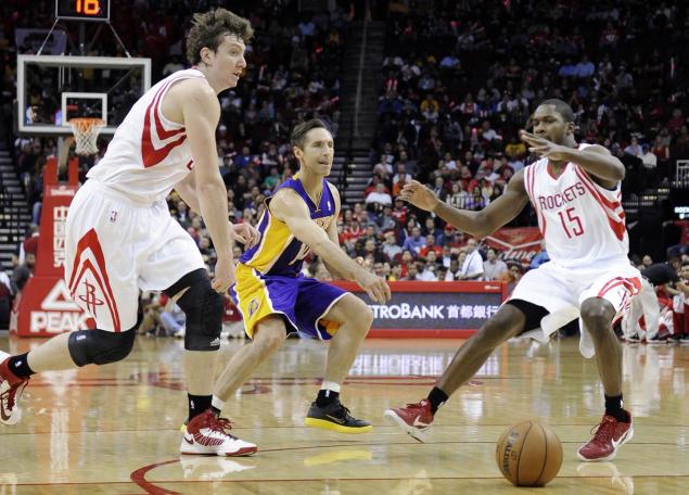 nash-web1 Lakers Guard Steve Nash Becomes 5th NBA Player With 10,000 Assist 