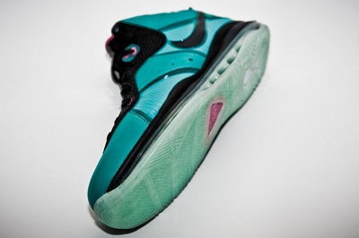 nike-air-max-lebron-8-gr-miami-retro-7-01 Nike Air Max LeBron 8 Miami South Beach (Gets November Release)  