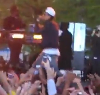 Wiz Khalifa Live In Chicago (Video)