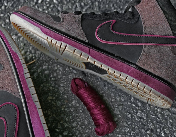 20110616-012100 Nike SB ‘Reign in Blood’ Dunk Hi x Brooklyn Projects Releasing  