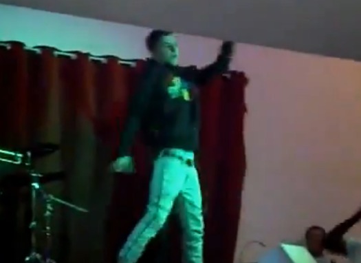 Planking Swag: White Guy Planks During Dougie Competition (Video)