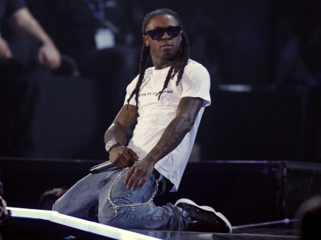 Lil Wayne Singing Drake’s – Shot For Me (Video)