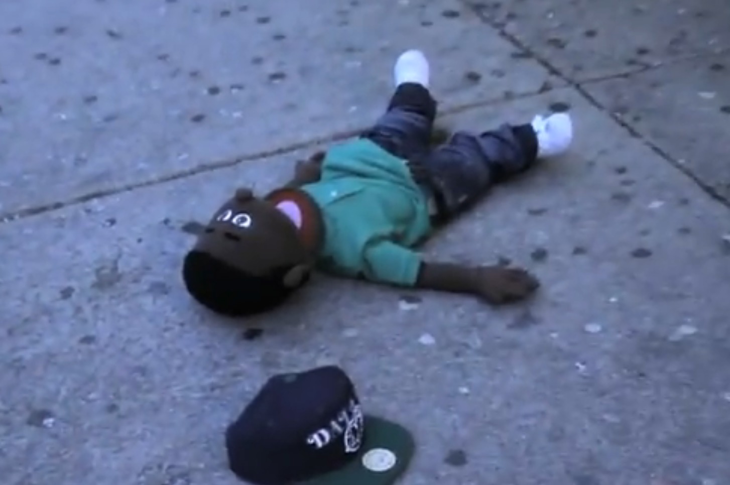 Peanut Live 215 Gets Into A Fight On The Streets (Episode 9) (Video)