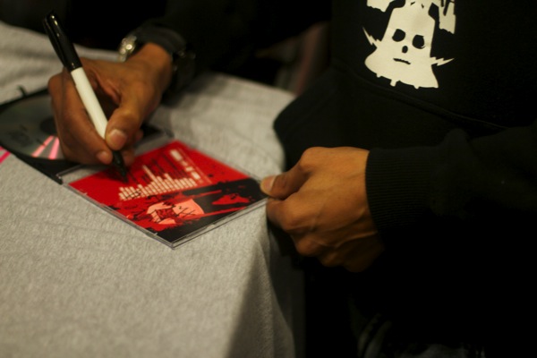 photo-3 Gillie Da Kid (@Gillie_Da_Kid) In-Store Signing At @StatusShop  