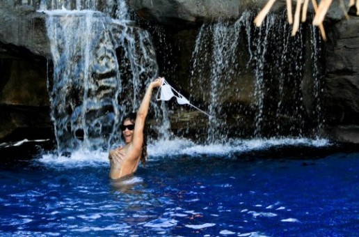 Rihanna Reveals Her Topless Hawaii Photos & Talks About How Katy Perry Ate Her Ass!!!