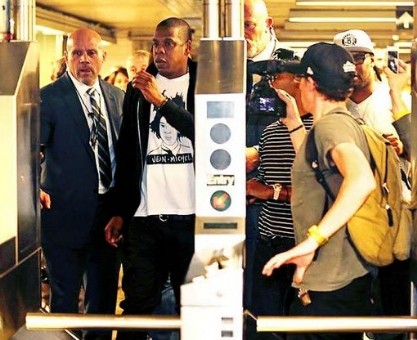Jay-Z Takes The Subway Train To Brooklyn For His Barclays Center Show (Video)