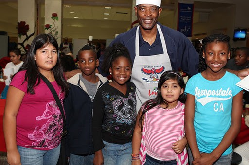 Atlanta Hawks (@ATLHawks) Team Up With The United Way This Thanksgiving