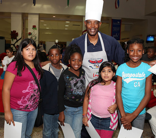 HWK_Thanks11_e2 Atlanta Hawks (@ATLHawks) Team Up With The United Way This Thanksgiving 