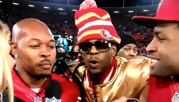 2chainz49ers 2 Chainz (@2Chainz) Surprise During Michael Crabtree's (@KingCrab15) Interview (Video)  