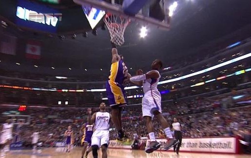 Los Angeles Kings: Kobe Posterizes Chris Paul (Video)