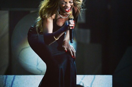Rihanna – Stay (Live At The Grammys) (Video)