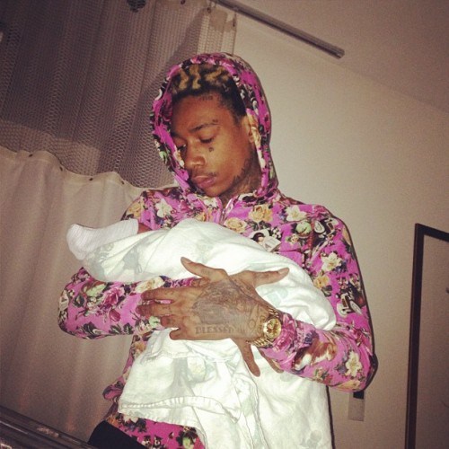 wiz-khalifa-gets-his-son-name-tattooed-on-his-forehead-HHS1987-2013 Wiz Khalifa Gets His Son Name Tattooed On His Forehead  