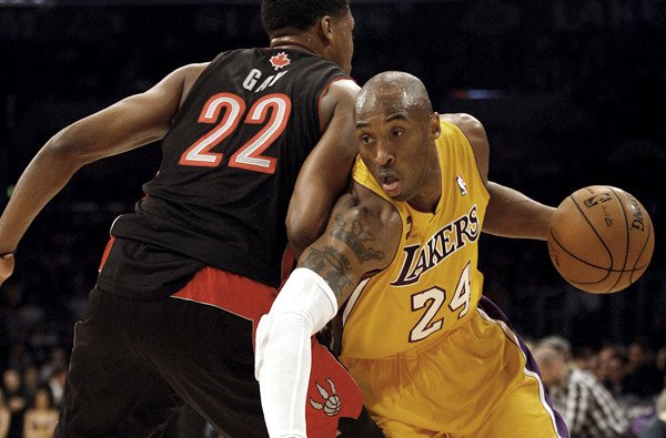 la-sp-ln-lakers-vs-raptors-game-coverage-20130-001 Kobe's Clutch Performance Against Toronto; Lakers Face Chicago Today At 2:30 EST  