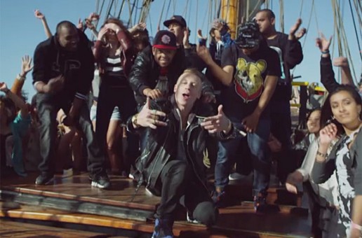 Macklemore x Ryan Lewis – Can’t Hold Us Ft. Ray Dalton (Official Video)