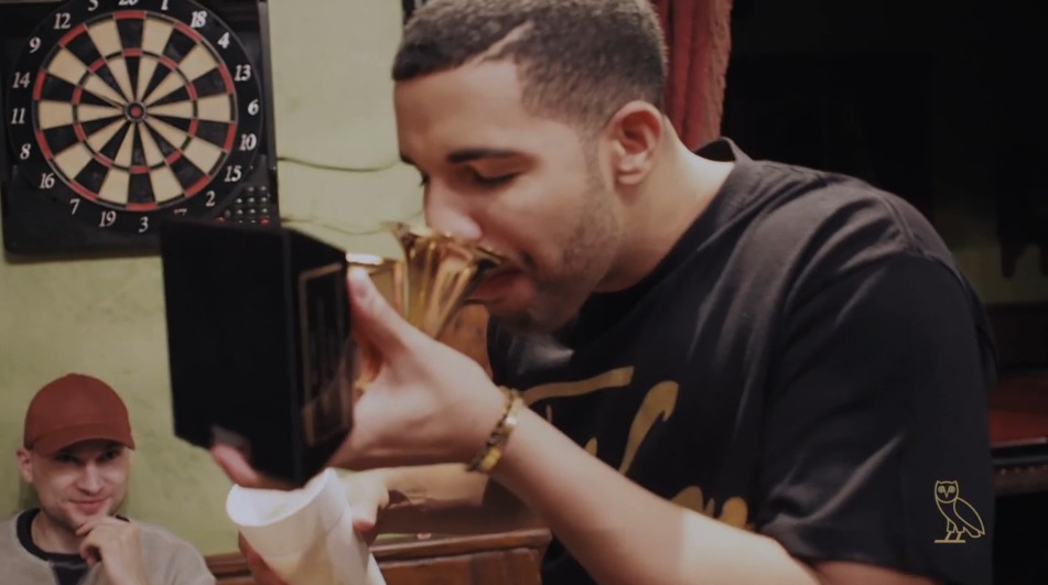 drake-receives-his-best-rap-album-of-2012-grammy-does-what-video-HHS1987 Drake Receives His Best Rap Album of 2012 Grammy & Does What? (Video)  