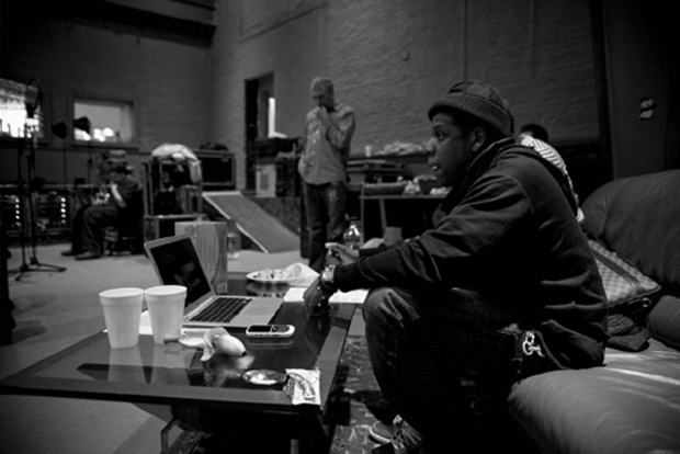 jay-z-laptop Jay-Z Has An Unscheduled Tweet & Greet With Fans  