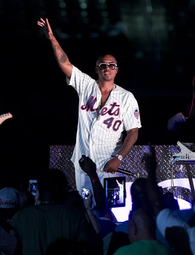 nas-performs-live-field-mets-phillies-game-video-HHS1987-2013 Nas Performs Live on Field After the Mets & Phillies Game (Video)  