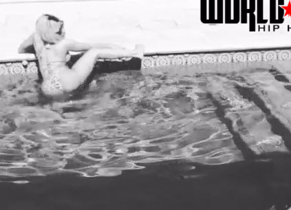 Nicki Minaj Twerking In The Pool (Video)