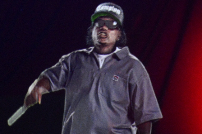 rockthebells_eazy_e_bb_650_flash Eazy-E Hologram Performs At Rock The Bells 2013 In Honor Of His 50th Birthday (Video) 