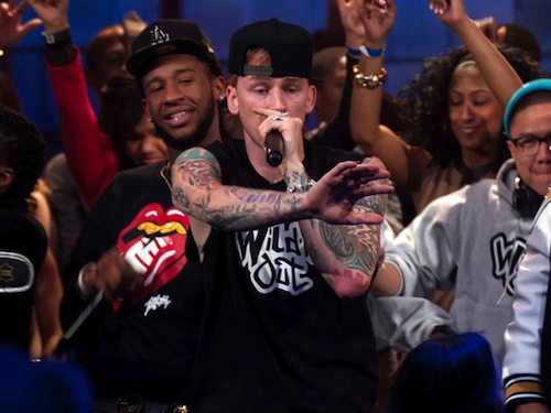 tVnZGKR Machine Gun Kelly – Lace Up X Live On Wild N Out (Video)  