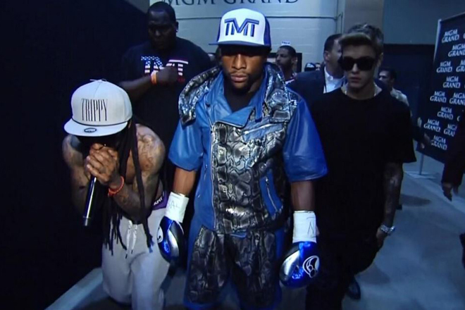 wayne1 Lil Wayne & Justin Bieber Escort Floyd Mayweather To The Ring (Video)  