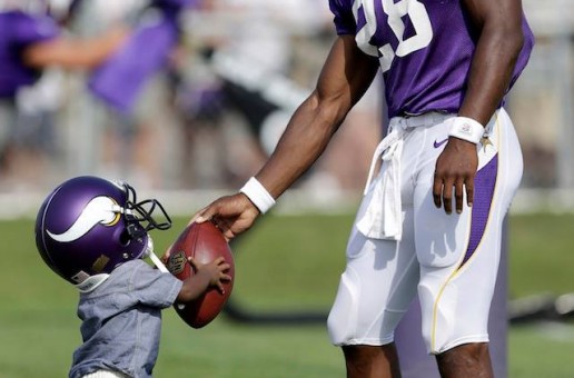 Minnesota Vikings RB Adrian Peterson’s Son Dies After Being Assaulted
