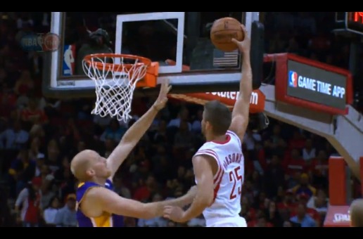 Rockets Forward Chandler Parsons Dunks On Lakers Big Man Chris Kamen (Video)