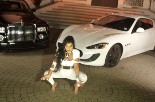 Lil Kim – Looks Like Money (Official Video)