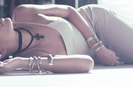Behind The Scenes: Rihanna – What Now (Video)