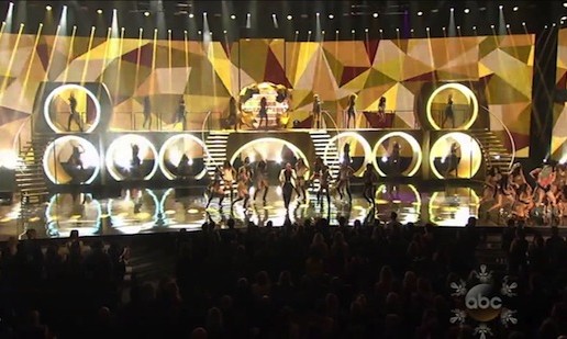 Pitbull & Ke$ha – Timber (Live At 2013 American Music Awards) (Video)