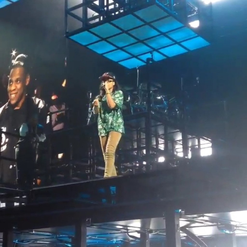 6WXfzmHU-1024x1024 Chicago Femcee MoBo Joins Jay Z On Stage For The 2nd Time And Demands A Record Deal (Video)  
