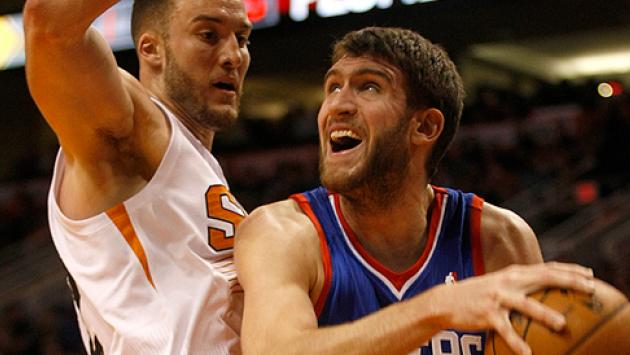 ap-spencerhawes-milesplumlee-sixers-suns NBA: Philadelphia 76ers Vs. Phoenix Suns (Live Stream)  