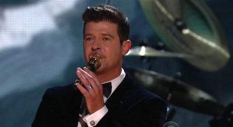Robin Thicke & Chicago – Blurred Lines (Live At The GRAMMY’s) (Video)