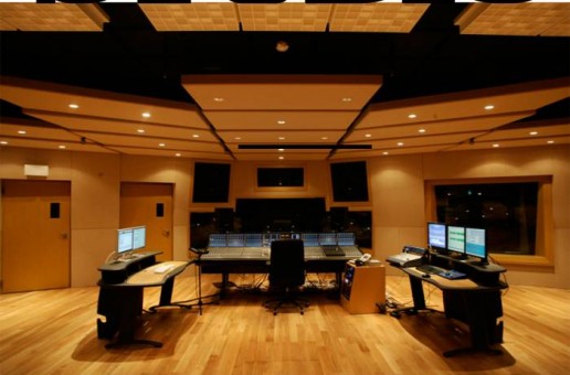 SiR – Studio Freestyle (In-Studio Video)