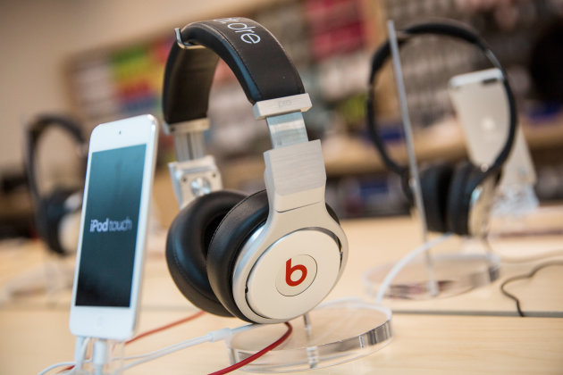 489010551 Apple Officially Buys Beats Electronics For $3 Billion 