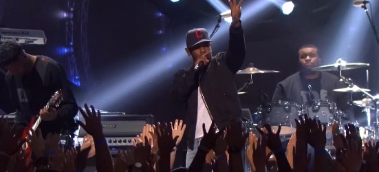 BmmrvmnIQAACfIY-1 Kendrick Lamar – California Love / M.A.A.D. City (Live At 2014 iHeartRadio Music Awards) (Video)  