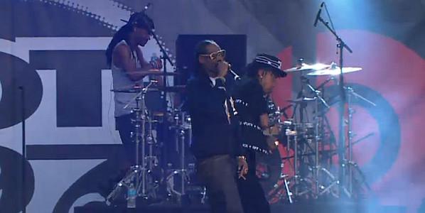 BpFMUxfCUAAAp7I-1 Wiz Khalifa Brings Out Snoop Dogg At Hot 97 Summer Jam 2014 (Video)  