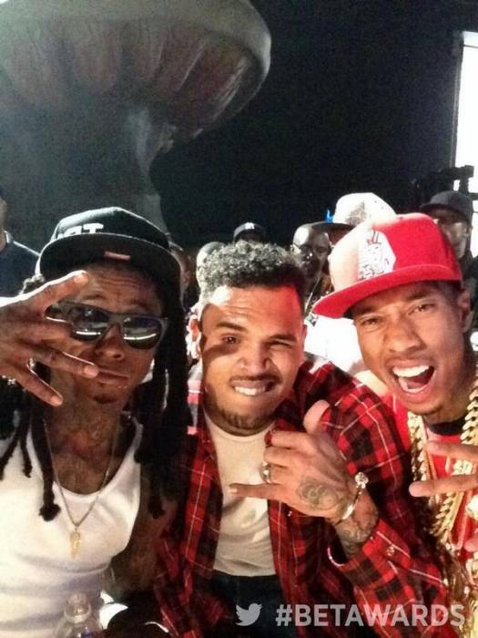 BrVu378CYAAwSty Chris Brown Brings Out Lil Wayne & Tyga For “Loyal” (2014 BET AWARDS) (Video)  