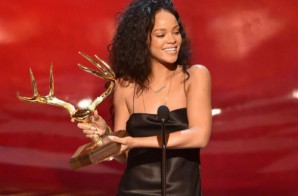 Rihanna Wins Most Desirable Woman Award At Guys Choice Awards (Video)