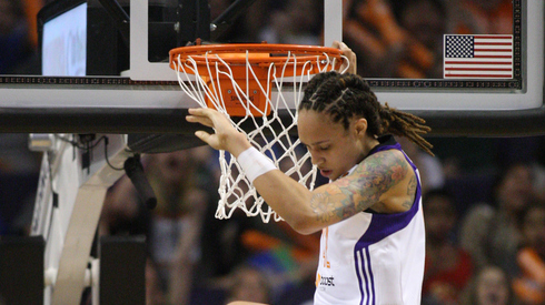 Brittney Griner Throws Down a Dunk in 2014 WNBA All-Star Game Warm Ups (Video)