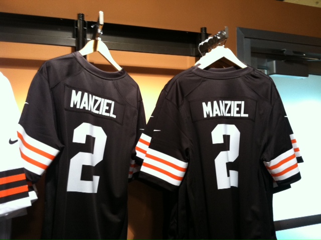 photo1 Cleveland Browns Rookie Johnny Manziel Leads NFL Jersey Sales 