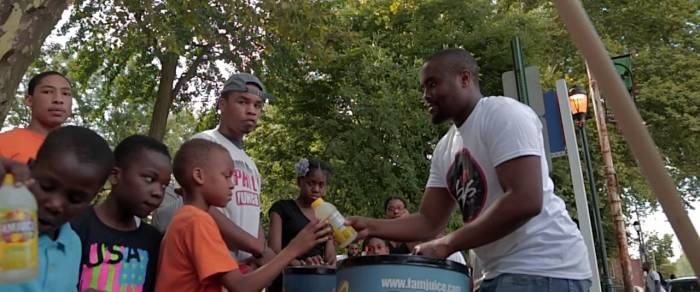 quilly-fam-juice-cleans-up-vernon-park-gives-back-to-the-community-video-HHS1987-2014 Quilly & Fam Juice Cleans Up Vernon Park & Gives Back To The Community (Video)  