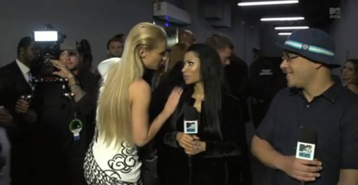 iggy-azalea-congratulates-nicki-minaj-backstage-at-the-2014-mtv-vmas-video_HHS1987-2014 Iggy Azalea Congratulates Nicki Minaj Backstage At The 2014 MTV VMA's (Video)  