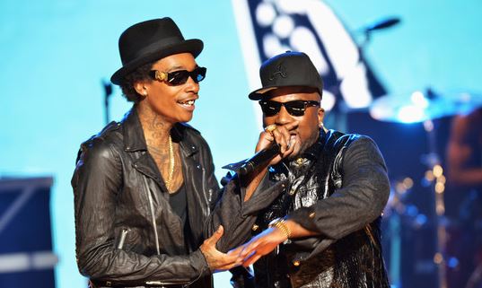 wizjeezy Jeezy Hits Best Buy And Picks Up Wiz Khalifa's New 'Blacc Hollywood' LP (Video)  