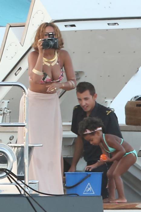 Beyonce_Blue_Italy Beyonce & Jay Z Head To Italy For Her Birthday (Photos)  