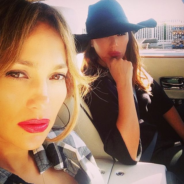 jennier-lopez-leah-remini-hit-by-drunk-driver 'Kings Of Queens' Star Leah Remini & J-Lo Walk Away From Car Crash Caused By A Drunk Driver!  