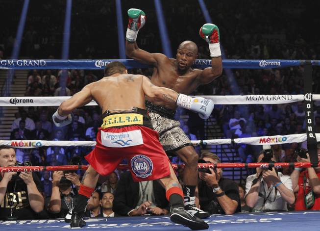 scaled.LAV22_t653 It's Over: Floyd Mayweather Defeats Marcos Maidana By A Unanimous Decision 