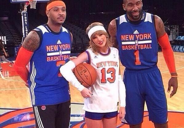 B052uBjCcAA9i2H.jpg-large Taylor Swift Appears At Knicks’ Practice With Carmelo Anthony and Amar’e  
