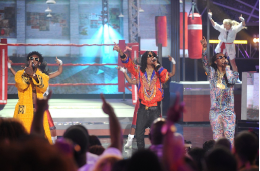Migos – Handsome And Wealthy / Fight Night (Live At 2014 BET Hip Hop Awards) (Video)